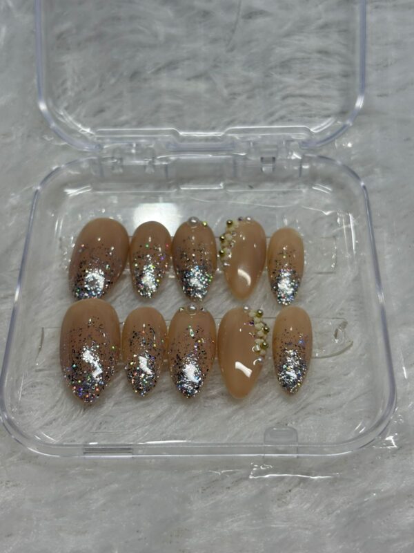 Stardust & Pearls - Nude Holographic Glitter Nails