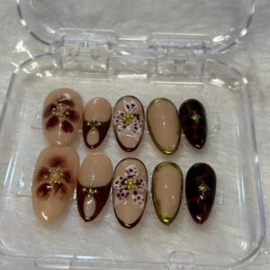 Mocha Noir - Artistic Floral & Gold Press-On Nails