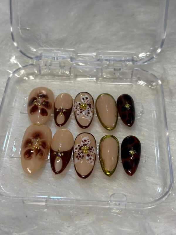 Mocha Noir - Artistic Floral & Gold Press-On Nails