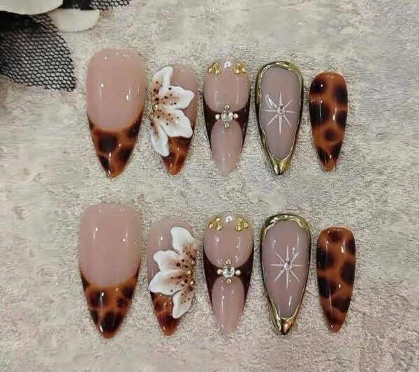 Chic Tortoiseshell French Tip & 3D White Floral Press On Nails