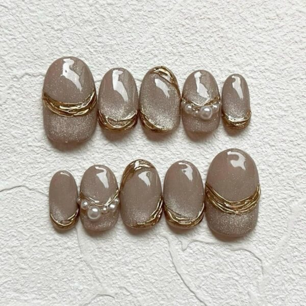 Elegant Velvet Shimmer & 3D Gold Pearl Short Press On Nails